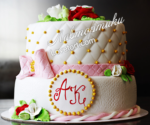 Свадебный торт с инициалами жениха и невесты