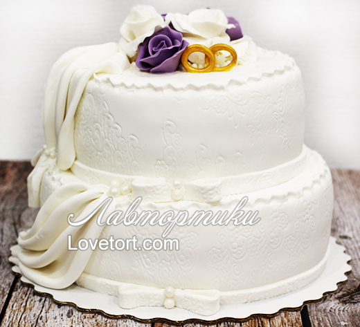 Свадебный торт с обручальными кольцами