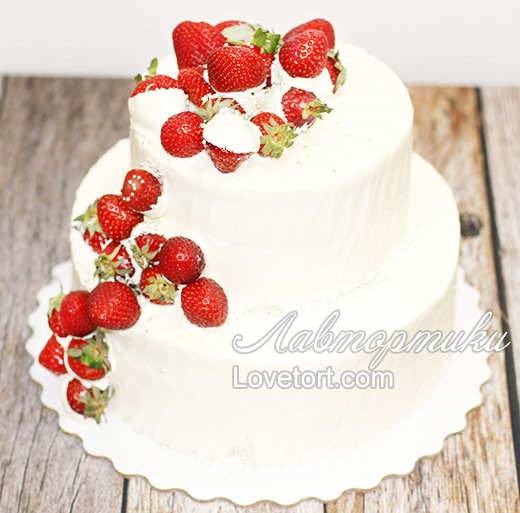 Свадебный торт с ягодами без мастики