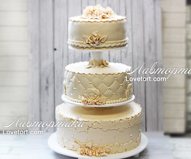 Свадебный торт на подставке на заказ в Москве от ЛавТортики