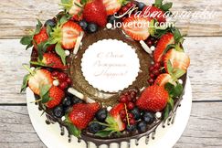 ягодный торт на день рождения