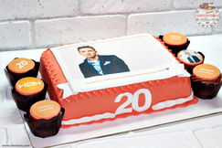 Торт студИОМ с капкейками