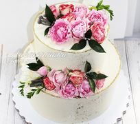 торт двухъярусный с цветами