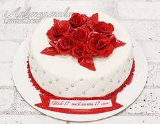 торт с красными розами