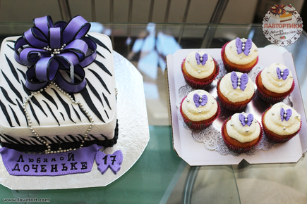 Торт Бантик с капкейками