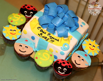 Торт Бантик с капкейками