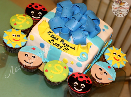 Торт Бантик с капкейками