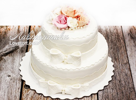 заказать белый свадебный торт (с цветами)