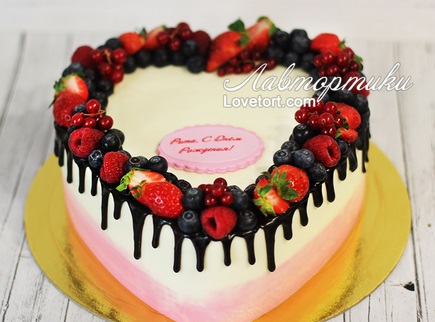 заказать торт в виде сердца с ягодами